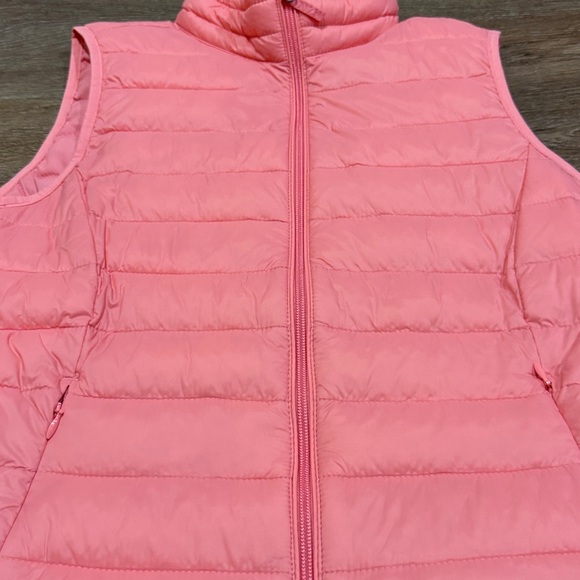 Amazon Essentials Water-Resistant Lightweight Packable Puffer Vest Bundle - Picture 7 of 10